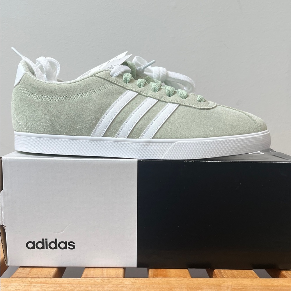 Adidas light green course sneakers size 8.5 never worn